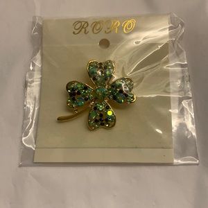 NWT 4 leaf clover brooch